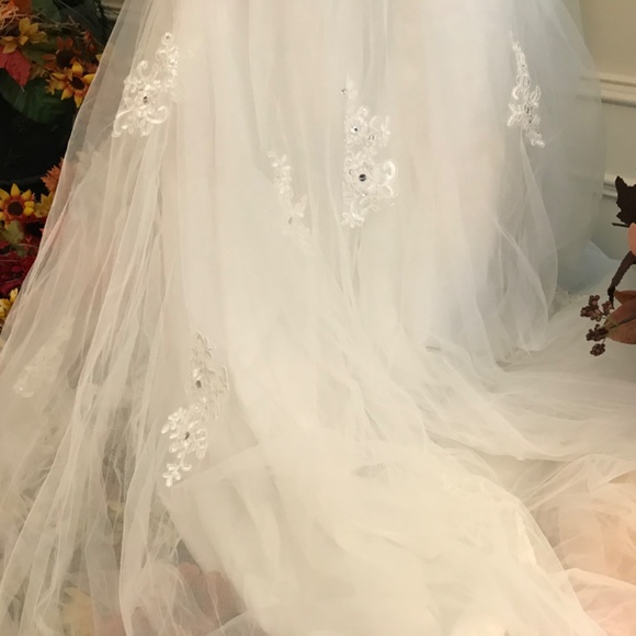 Wedding gown - Picture 8 of 16